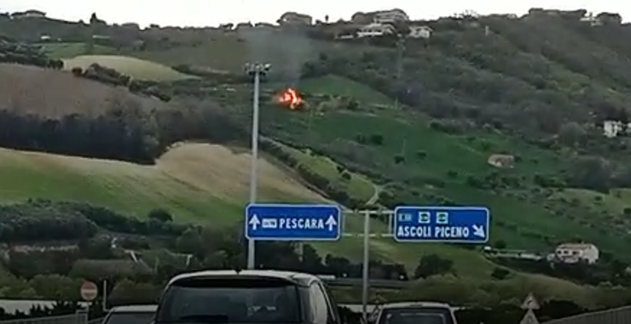 Fiamme sulle colline vicine all’Ascoli mare <span> (Video)
