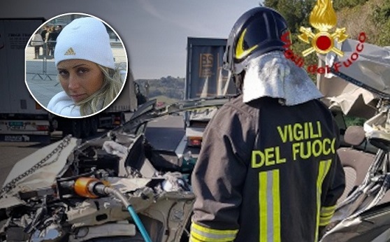 Tragedia sulla A14: auto tampona tir all’inizio di un cantiere, muore la 41enne Pamela Paolini Tragedia sulla A14: auto tampona tir all’inizio di un cantiere, muore la 41enne Pamela Paolini
