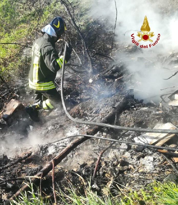 Doppio incendio a Montefiore e Massignano, ci pensano i Vigili del fuoco: origine dolosa? Doppio incendio a Montefiore e Massignano, ci pensano i Vigili del fuoco: origine dolosa?
