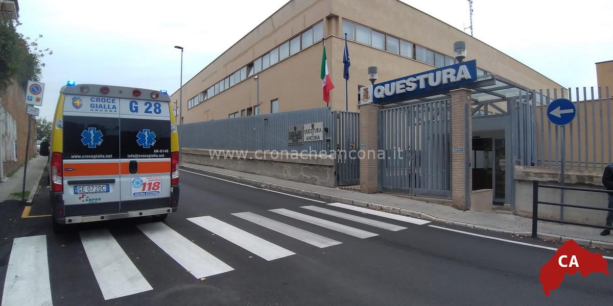 Tragedia in Questura: agente di 24 anni si spara un colpo di pistola
