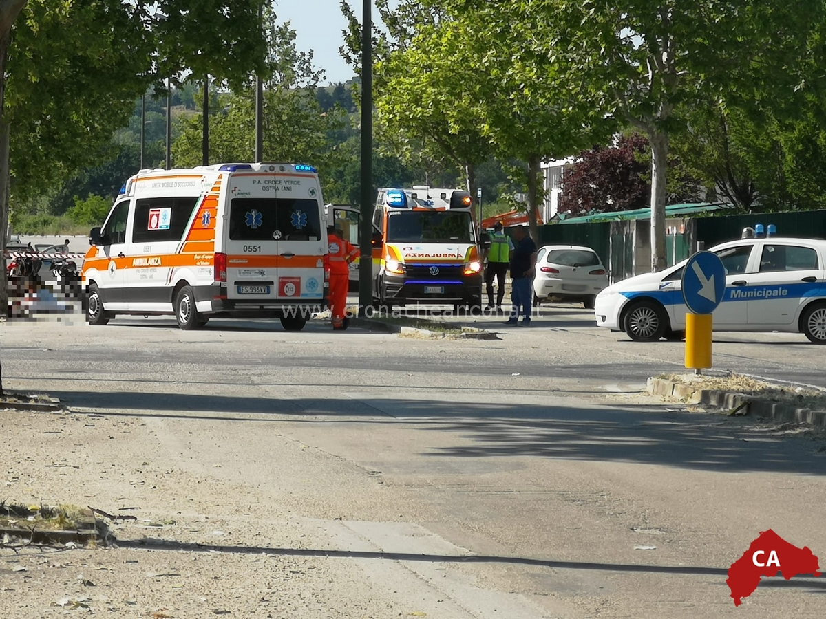 Perde il controllo della moto: cade e muore un 18enne