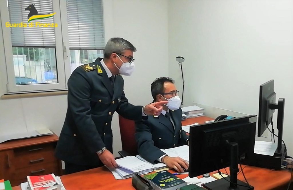 Contributi per l’emergenza covid: la Guardia di Finanza pizzica undici aziende che non ne avevano diritto, 21 persone nei guai <span> (Video)