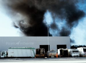 Pauroso incendio alla “Picenambiente” di Pagliare del Tronto <span> (Foto e video) Pauroso incendio alla “Picenambiente” di Pagliare del Tronto <span> (Foto e video)