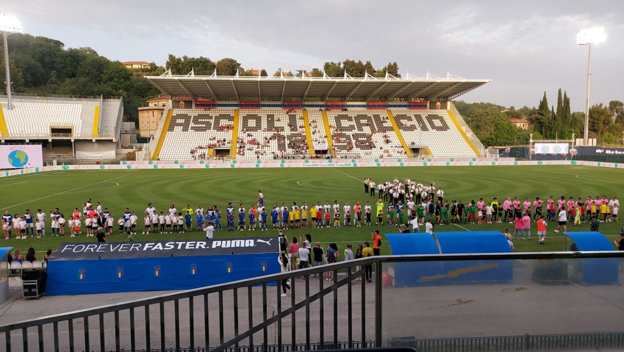 Partita del Sole, al “Del Duca” stelle del pallone e dello spettacolo in nome della solidarietà