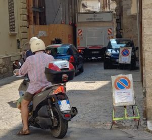 Via delle Canterine: la proteste non si placano <span> (Il video)