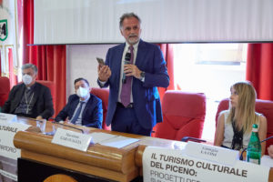 Il ministro Garavaglia ad Ascoli infonde fiducia al turismo locale: «Le aree interne? Luoghi  “intimi” e di pace proprio per la carenza di infrastrutture» <span> (Video e foto)