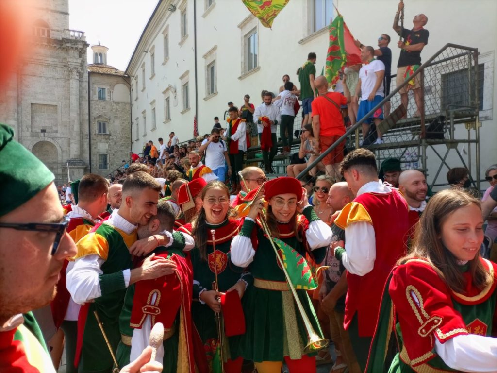 Festa Sant’Emidio: sbandieratori e musici del Sestiere rossoverde conquistano la Serie A1 <span> (Video)