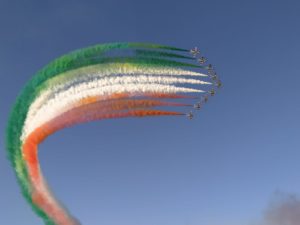 Porto Sant’Elpidio si tinge di tricolore, migliaia di persone allo spettacolo delle Frecce (Video e foto) Porto Sant’Elpidio si tinge di tricolore, migliaia di persone allo spettacolo delle Frecce (Video e foto)