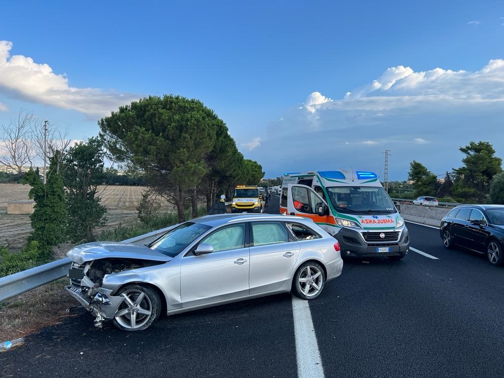 Esodo di Ferragosto: incidente in A14, soccorse due persone, la Polstrada alza la guardia