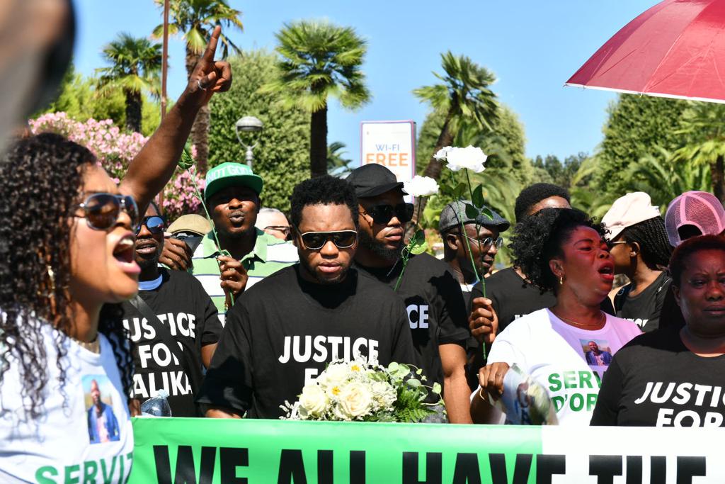 I fratelli di Alika: «Non c’entra il razzismo, lui non si è mai lamentato degli italiani» <span> (Foto/Video) </span>