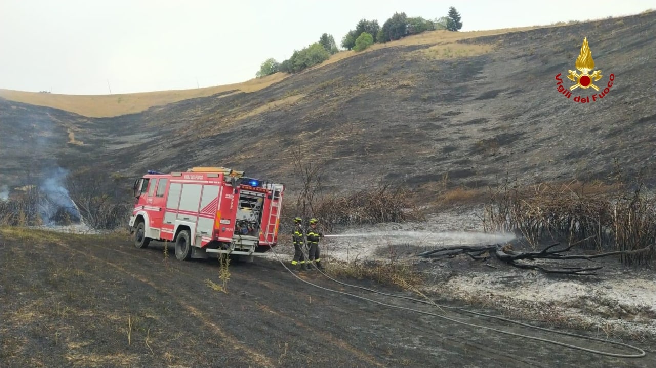 Incendio tra Acquaviva e Monsampolo: “Elimarche” e Vigili del fuoco in azione