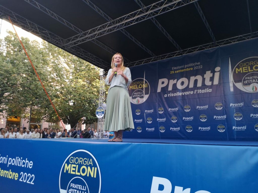 Ad Ancona piazza gremita per Giorgia Meloni: «Mi fate ben sperare, nelle Marche abbiamo dimostrato di saper governare» <span> (Video)