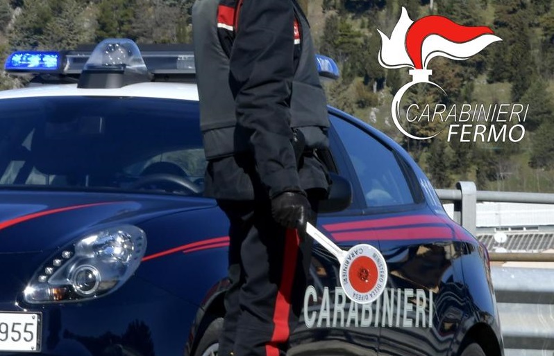 Donna alla guida in stato di ebrezza col figlio minorenne a bordo: denunciata dai Carabinieri
