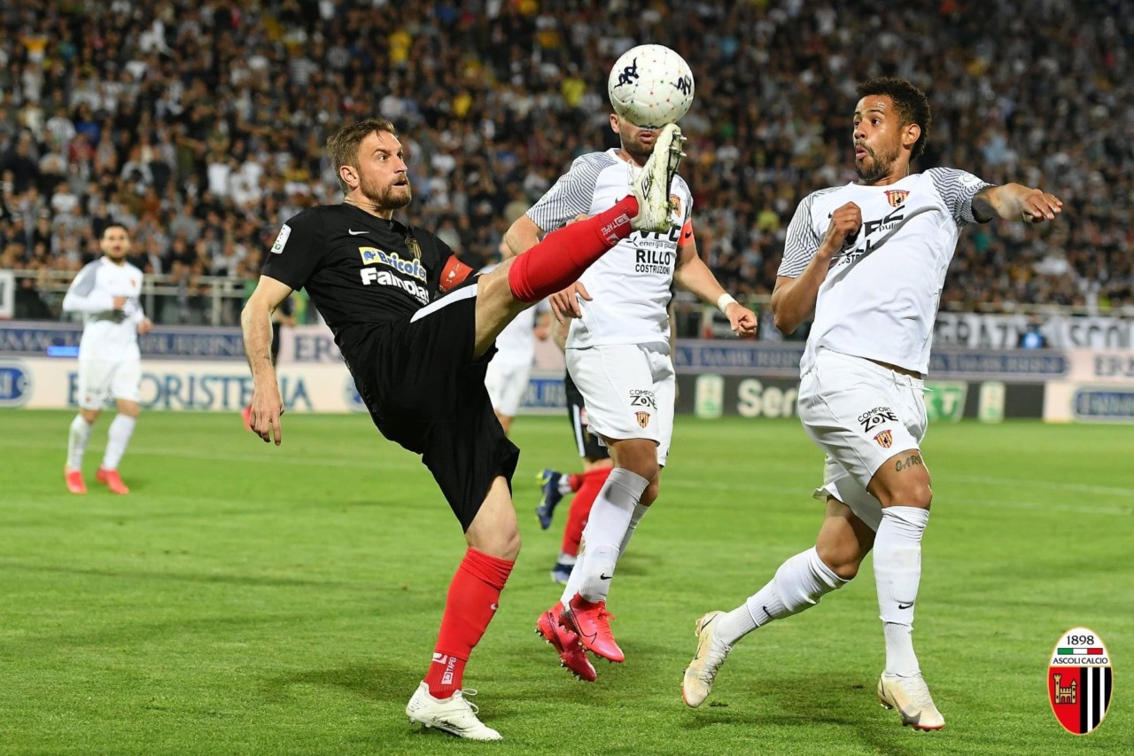 Benevento-Ascoli, un match dai temi caldi tra voglia di riscatto e ruggini del passato