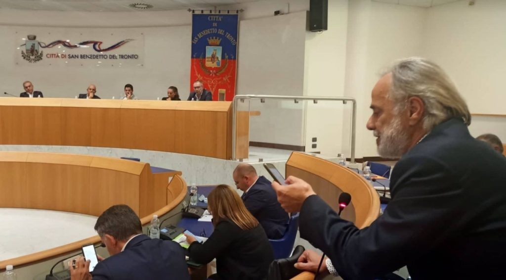 Il Consiglio “spartiacque” viene secretato: la crisi di maggioranza continua a porte chiuse <span> (Video)