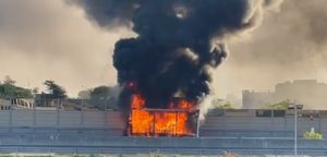 Incendio sulla A14: brucia rimorchio di un autotreno <span> (Video e foto)