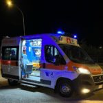Scontro all’incrocio tra auto e moto: motociclista in ospedale