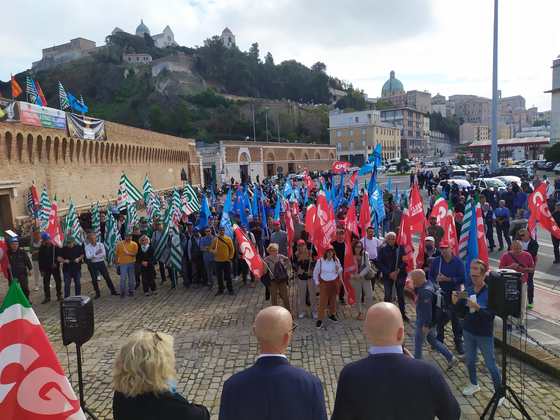 Infortuni sul lavoro nelle Marche, sciopero con assemblea e sit-in al porto: «Anche la Regione risponda»