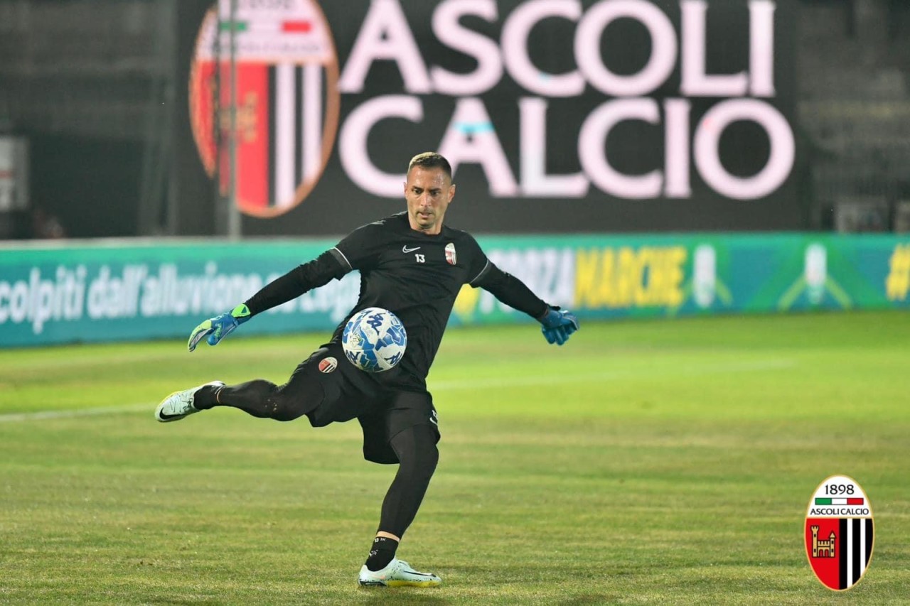Ascoli, Guarna portiere con più presenze nella storia bianconera: «Traguardo che è motivo di orgoglio»