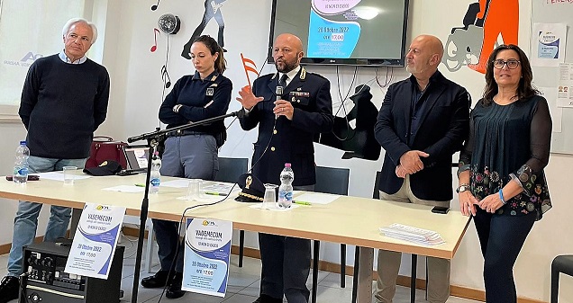 Truffe: anziani a lezione dalla Polizia