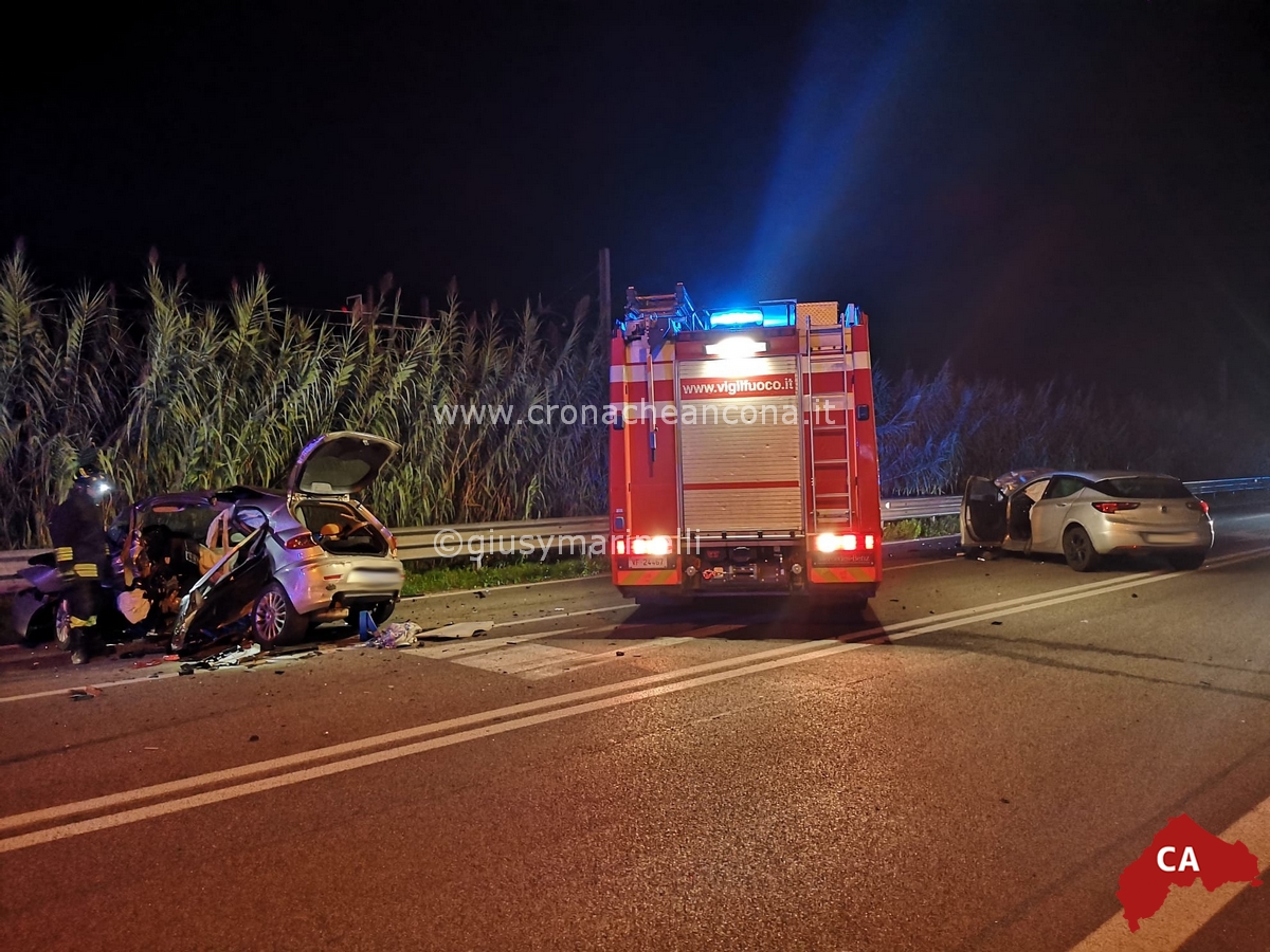 Tragico schianto lungo la Statale: muore una ragazza di 22 anni (Video e foto)