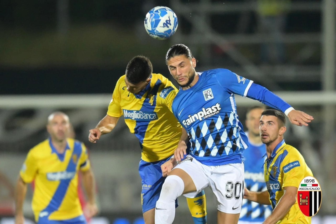 Ascoli-Frosinone: dieci contro… dodici