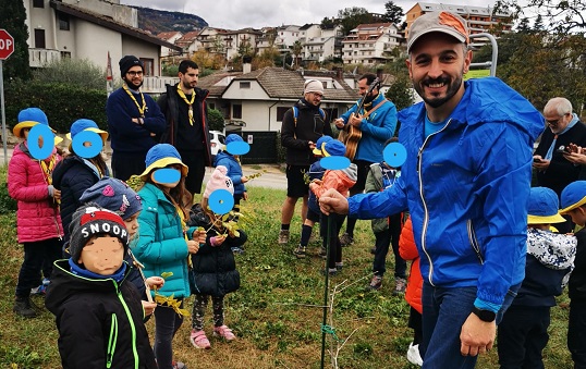 Giornata dell’Albero a Folignano con gli scout e tanti bambini Giornata dell’Albero a Folignano con gli scout e tanti bambini