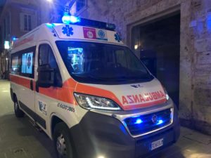 Muore in Piazza del Popolo: malore fatale per una donna