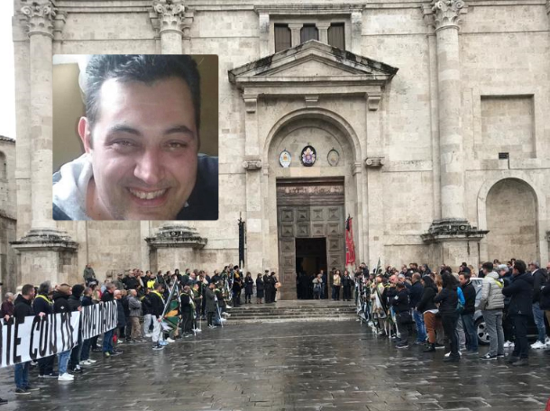 Campane a festa per Mauro Morganti: «Hai vinto, con l’amore e l’amicizia» <span> (Video e foto) </span>