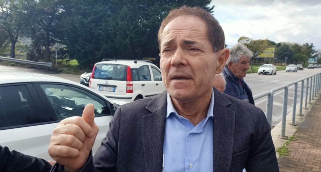 Degrado e servizi, la protesta nel quartiere Agraria: «Ci sentiamo dimenticati dall’Amministrazione» <span > (Video e foto)