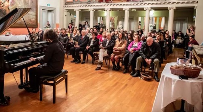 “Un aiuto solo non basta”, sold out al foyer del Ventidio