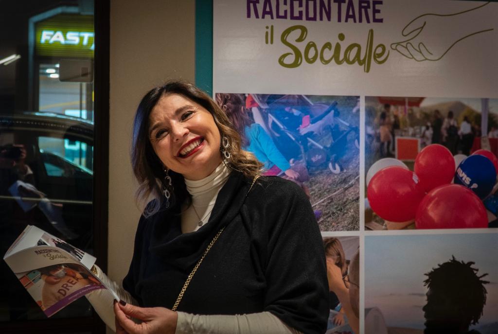 Quale momento migliore del Natale per “Raccontare il sociale, con il sorriso”