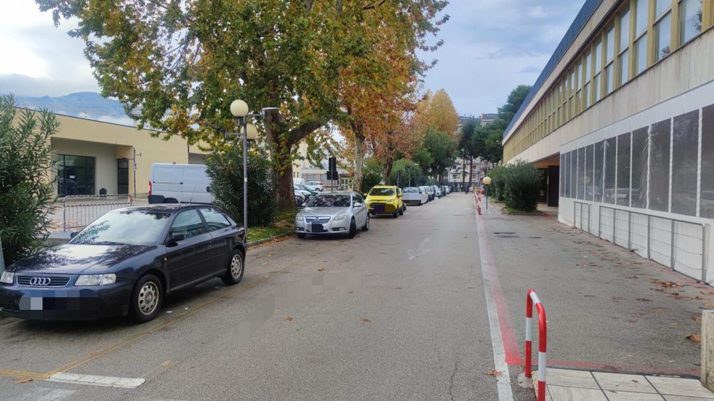 Parcheggi per disabili introvabili al “Mazzoni”, l’Area Vasta 5 attiva i controlli