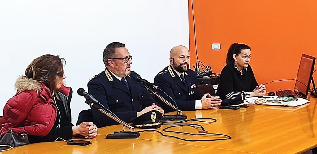 La Polizia di Stato accanto ai cittadini più fragili: consigli e raccomandazioni agli ipovedenti