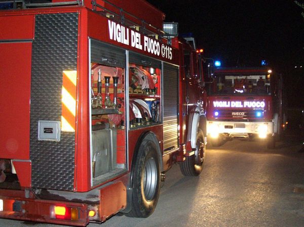Divampa l’incendio da una termocoperta, muore 80enne