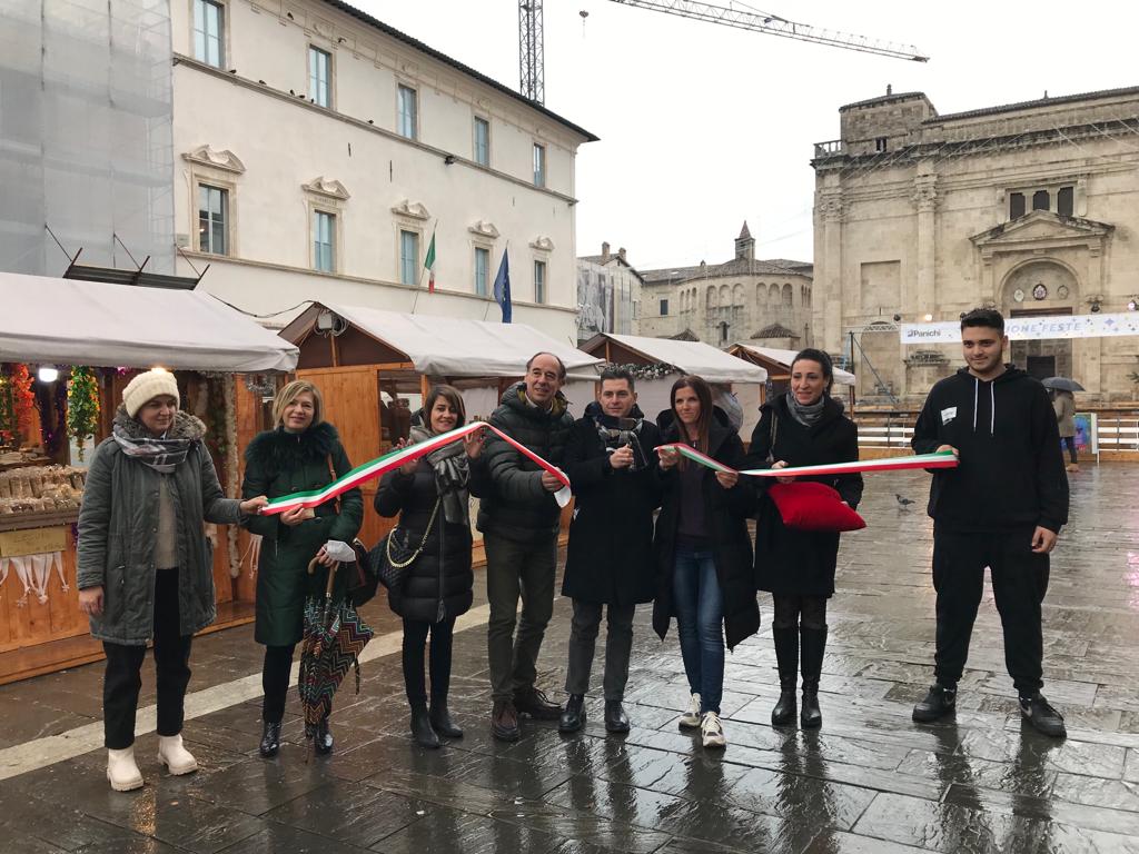 «Spegnere il Natale, vuol dire spegnere la speranza dei bambini e quindi il futuro» <span> (Video e foto) </span>