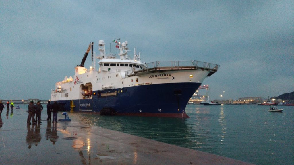 La “Geo Barents” è arrivata ad Ancona con i 73 migranti a bordo <span> (Video)