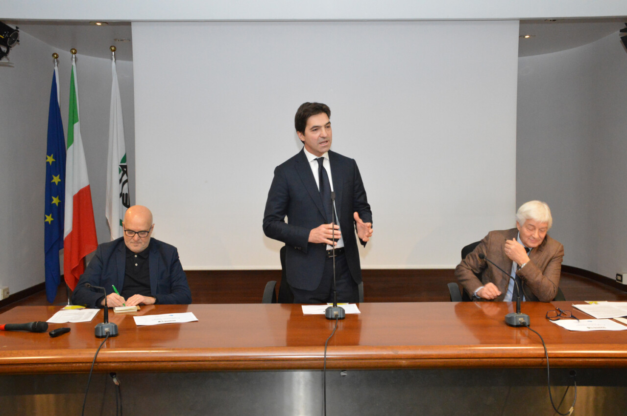Sanità, il pallino di Acquaroli: «Vogliamo difendere quella pubblica, ma siamo a corto di medici»