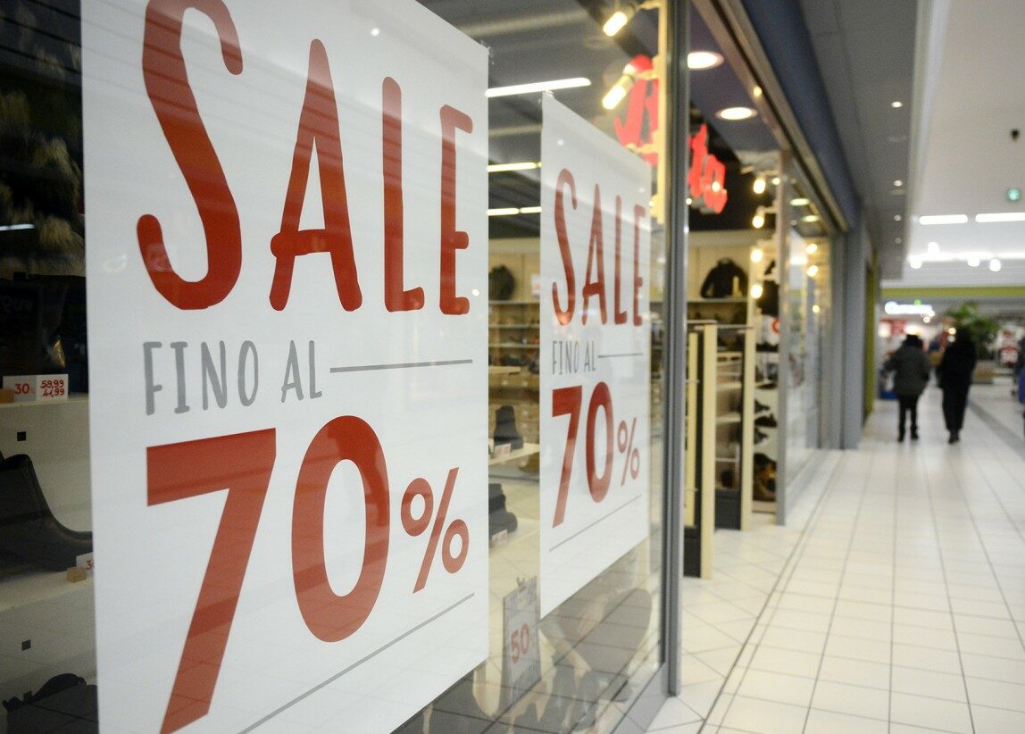 Il lungo weekend dei saldi: ogni marchigiano spenderà 127 euro