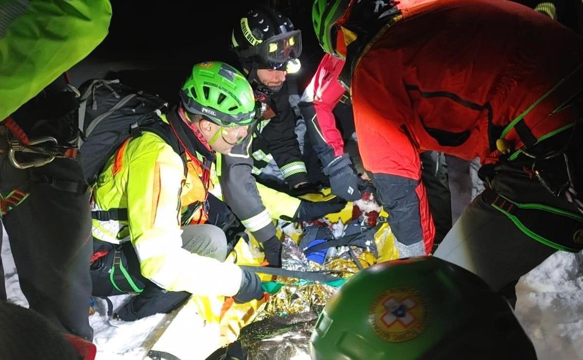 Paura in montagna, giovane travolto da una slavina tra Monte Amandola e Valle Caprina Paura in montagna, giovane travolto da una slavina tra Monte Amandola e Valle Caprina