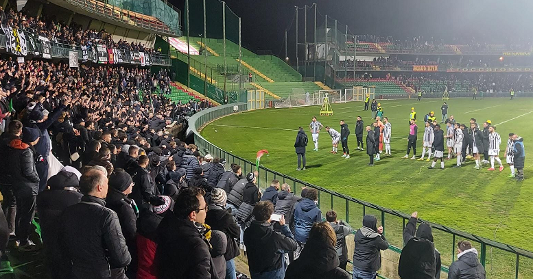 Ternana-Ascoli 1-0: il Picchio è irriconoscibile, e la tardiva reazione aumenta solo la rabbia dei tifosi