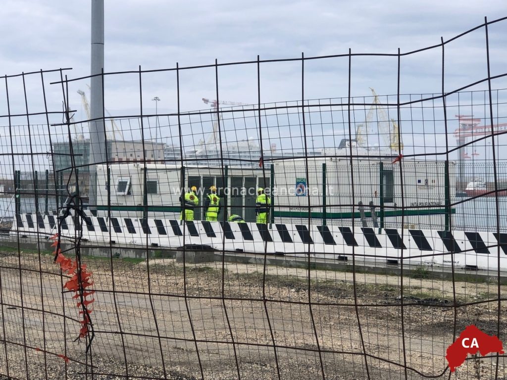 Accoglienza dei naufraghi salvati: via i lavori alla banchina 22 <span> (Video)