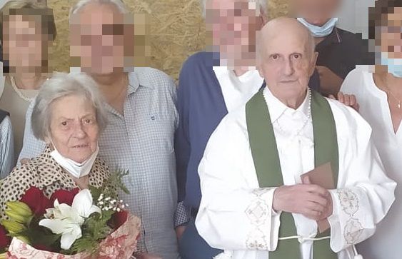 Lui parroco, la sorella perpetua: morti a distanza di un mese dopo una vita insieme
