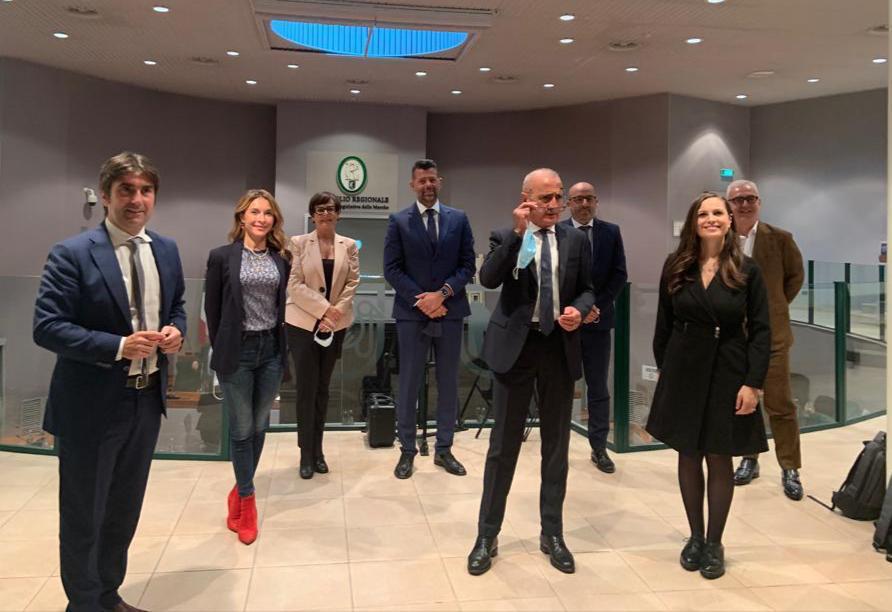 «Un errore sostituire Legnini, ora Castelli si dimetta da senatore»: Pd alla carica