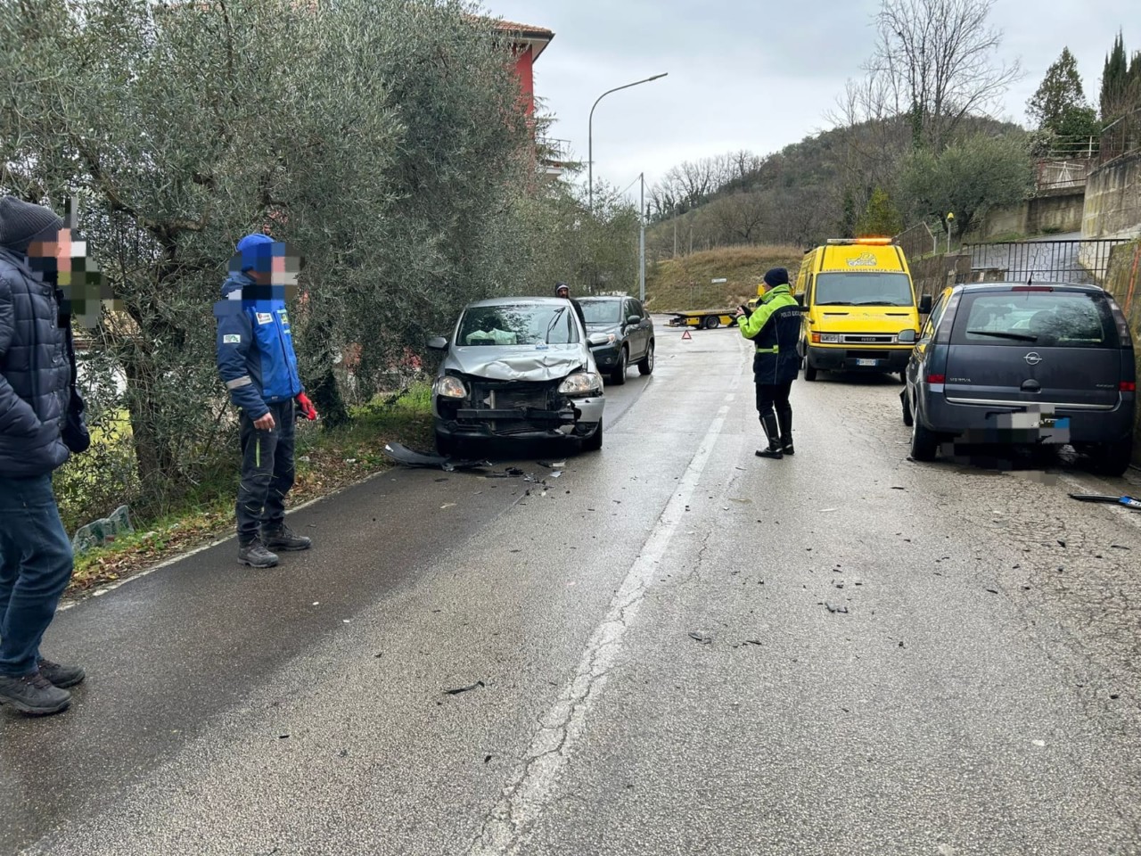 Due incidenti a Case di Coccia: un frontale tra due auto ed un’altra finita fuori strada Due incidenti a Case di Coccia: un frontale tra due auto ed un’altra finita fuori strada
