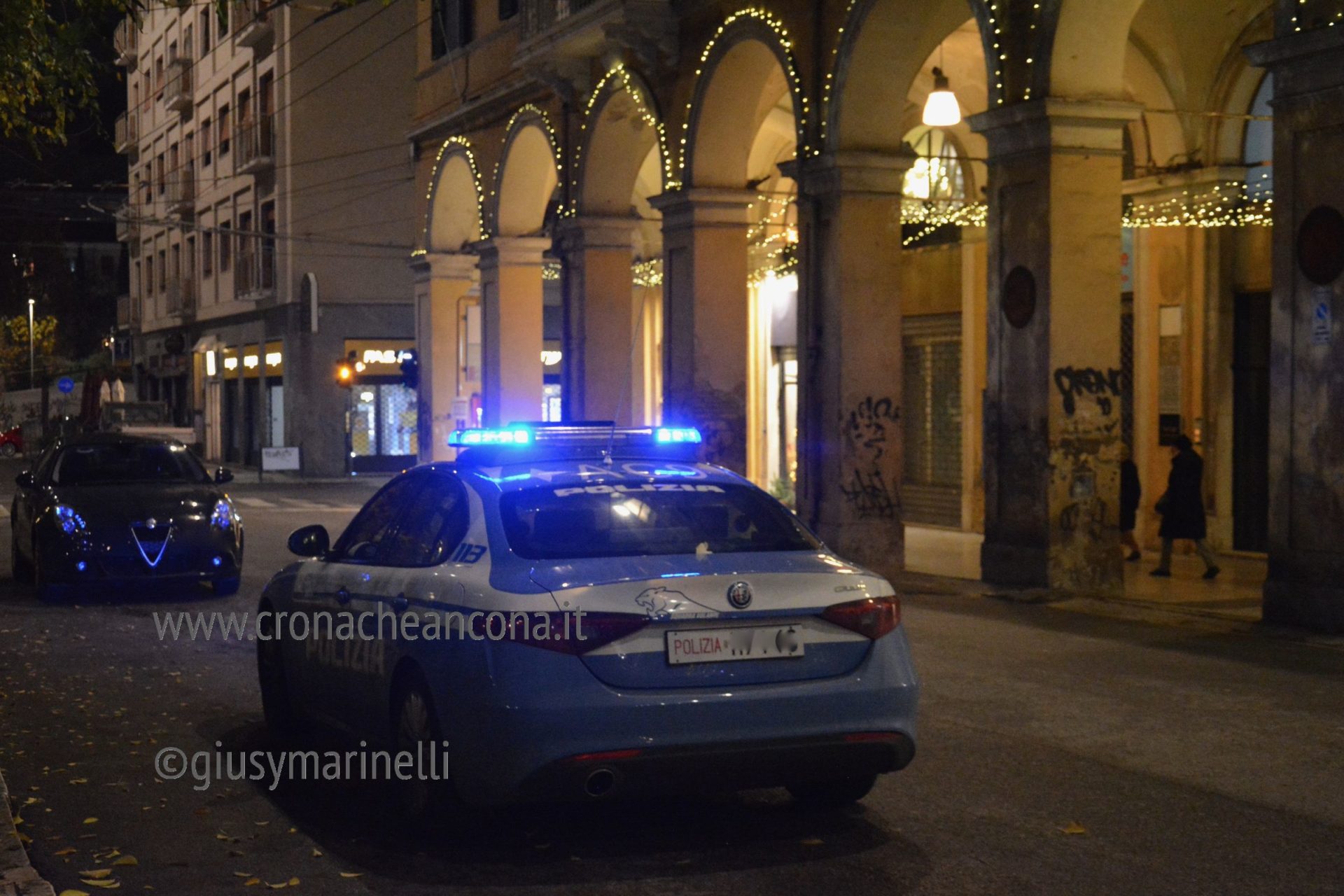 Vogliono rubargli il telefonino: accoltellato un 25enne, arrestato l’aggressore