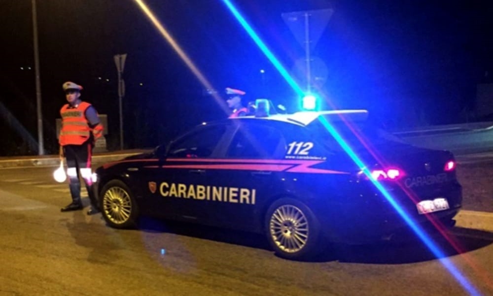 Sfrecciava sul monopattino palpeggiando le passanti: arrestato un 26enne
