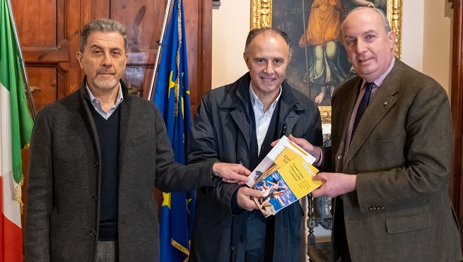 Tre volumi scritti dal professor Italo D’Angelo donati alla Biblioteca Tre volumi scritti dal professor Italo D’Angelo donati alla Biblioteca