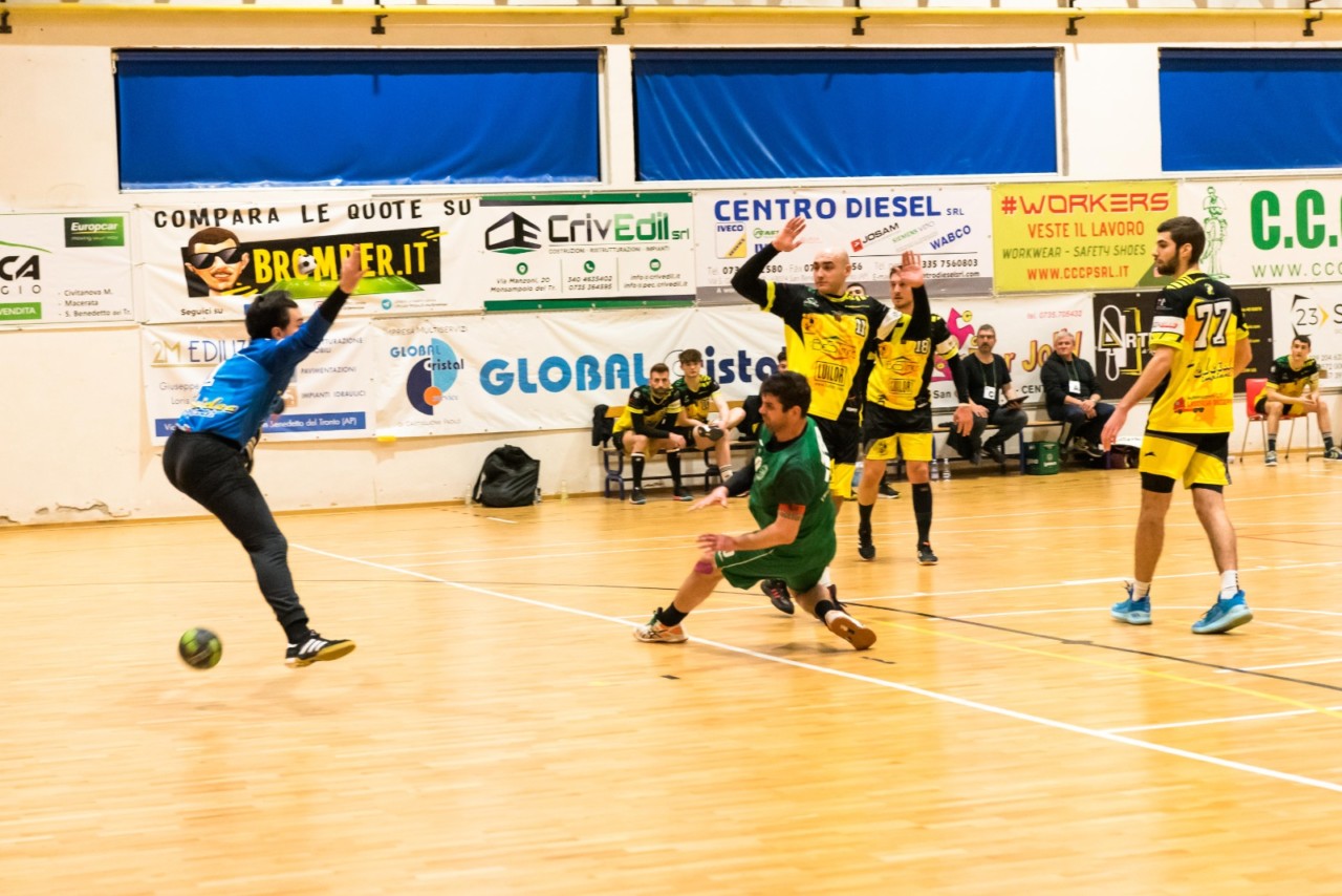 Pallamano Monteprandone vince e sale al terzultimo posto