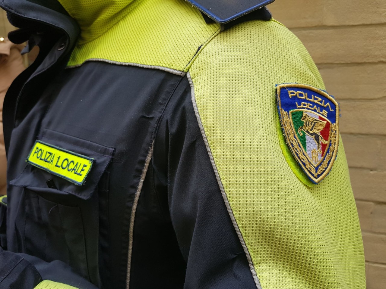 Fiera di Natale: “vu cumprà” assenti e un 26enne beccato dalla Municipale con l’hashish e denunciato